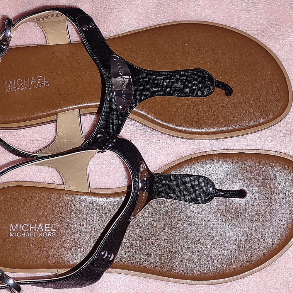 Michael Kors Plate Thong Black Size 9 Sandals in EUC